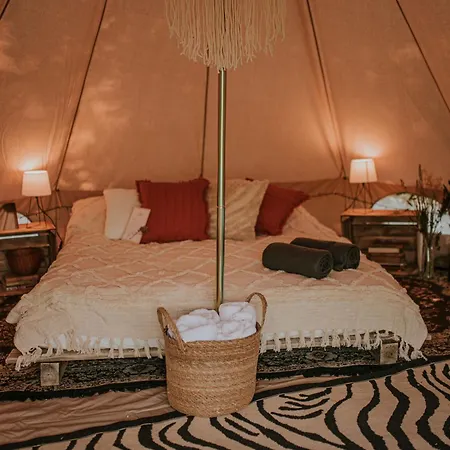 Luxusní stan Arkadia Maciejowka Glamping Dlugowola (Grojec)